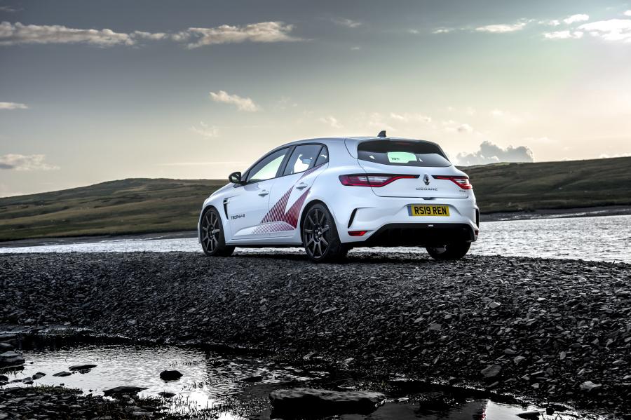  Renault Megane R.S. Trophy-R 2019 года  (UK) (фото 27 из 46)